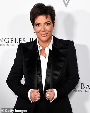 me-kim-kardashian-tre-trung-bat-ngo-nghi-dung-sculptra6-1747735558552777955090-1747818919656-1747818919707135663377-1747883217091-17478832171661808764516.jpg