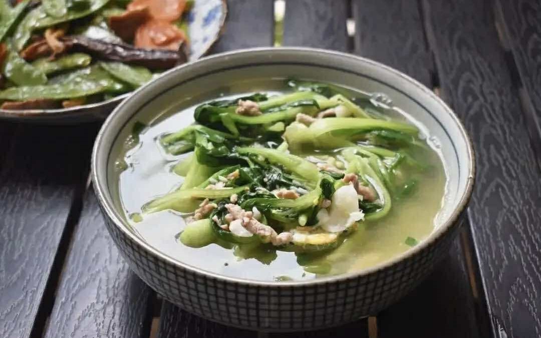 Gia đình tôi rất thích món canh này trong mùa hè: Nguyên liệu đơn giản mà nước dùng ngọt ngon, tươi mát và hấp dẫn