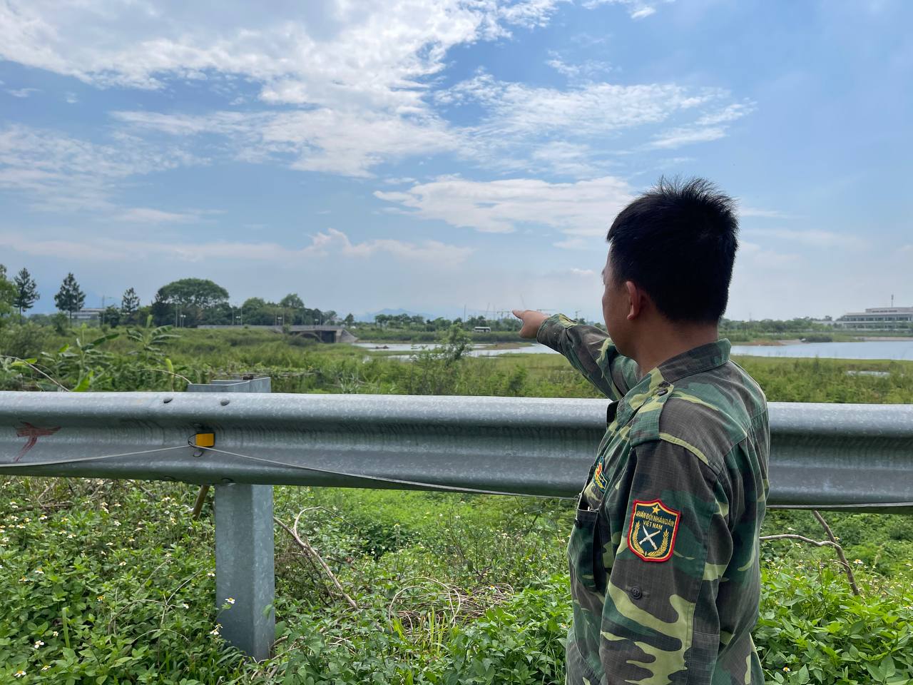 Vụ 2 sinh viên tử vong khi quay clip diễn tả cứu người bị đuối nước: Người dân kể lại khoảnh khắc kinh hoàng - Ảnh 1. Vụ 2 sinh viên tử vong khi quay clip diễn tả cứu người bị đuối nước: Người dân kể lại khoảnh khắc kinh hoàng - Ảnh 1.