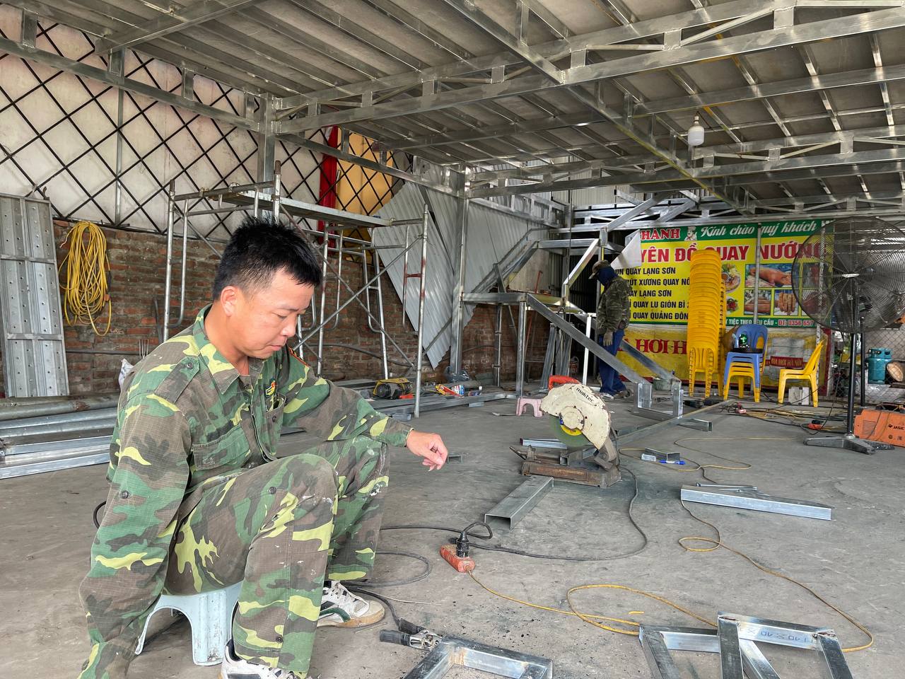 Vụ 2 sinh viên tử vong khi quay clip diễn tả cứu người bị đuối nước: Người dân kể lại khoảnh khắc kinh hoàng - Ảnh 3. Vụ 2 sinh viên tử vong khi quay clip diễn tả cứu người bị đuối nước: Người dân kể lại khoảnh khắc kinh hoàng - Ảnh 3.