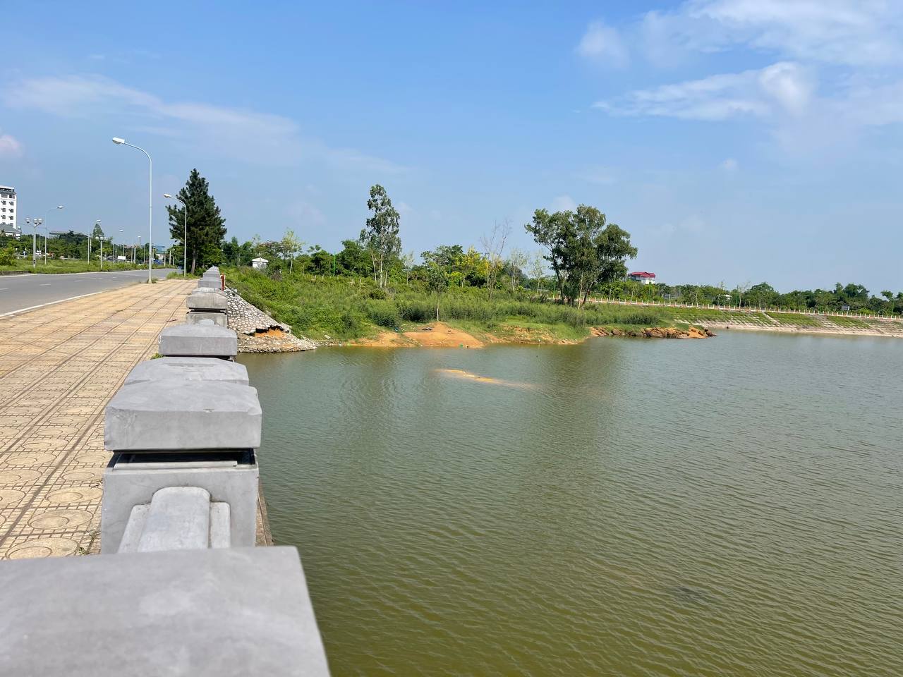 Vụ 2 sinh viên tử vong khi quay clip diễn tả cứu người bị đuối nước: Người dân kể lại khoảnh khắc kinh hoàng - Ảnh 2. Vụ 2 sinh viên tử vong khi quay clip diễn tả cứu người bị đuối nước: Người dân kể lại khoảnh khắc kinh hoàng - Ảnh 2.
