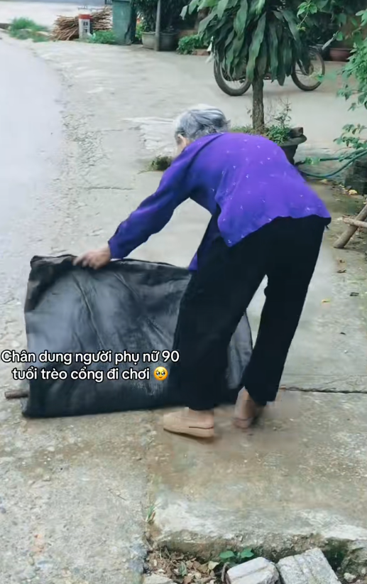 Hành động mạo hiểm của bà cụ 90 tuổi ở Yên Bái khi muốn đi chơi nhưng nhà khóa cửa: Cháu gái lên tiếng- Ảnh 3. Hành động mạo hiểm của bà cụ 90 tuổi ở Yên Bái khi muốn đi chơi nhưng nhà khóa cửa: Cháu gái lên tiếng- Ảnh 3.