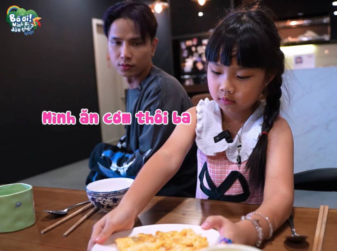 Cuộc nói chuyện của bố Neko Lê và "bình rượu": Ai mà nghĩ lúc ở bên con gái, nam rapper cá tính lại "biến" thành thế này!- Ảnh 2. Cuộc nói chuyện của bố Neko Lê và "bình rượu": Ai mà nghĩ lúc ở bên con gái, nam rapper cá tính lại "biến" thành thế này!- Ảnh 2.