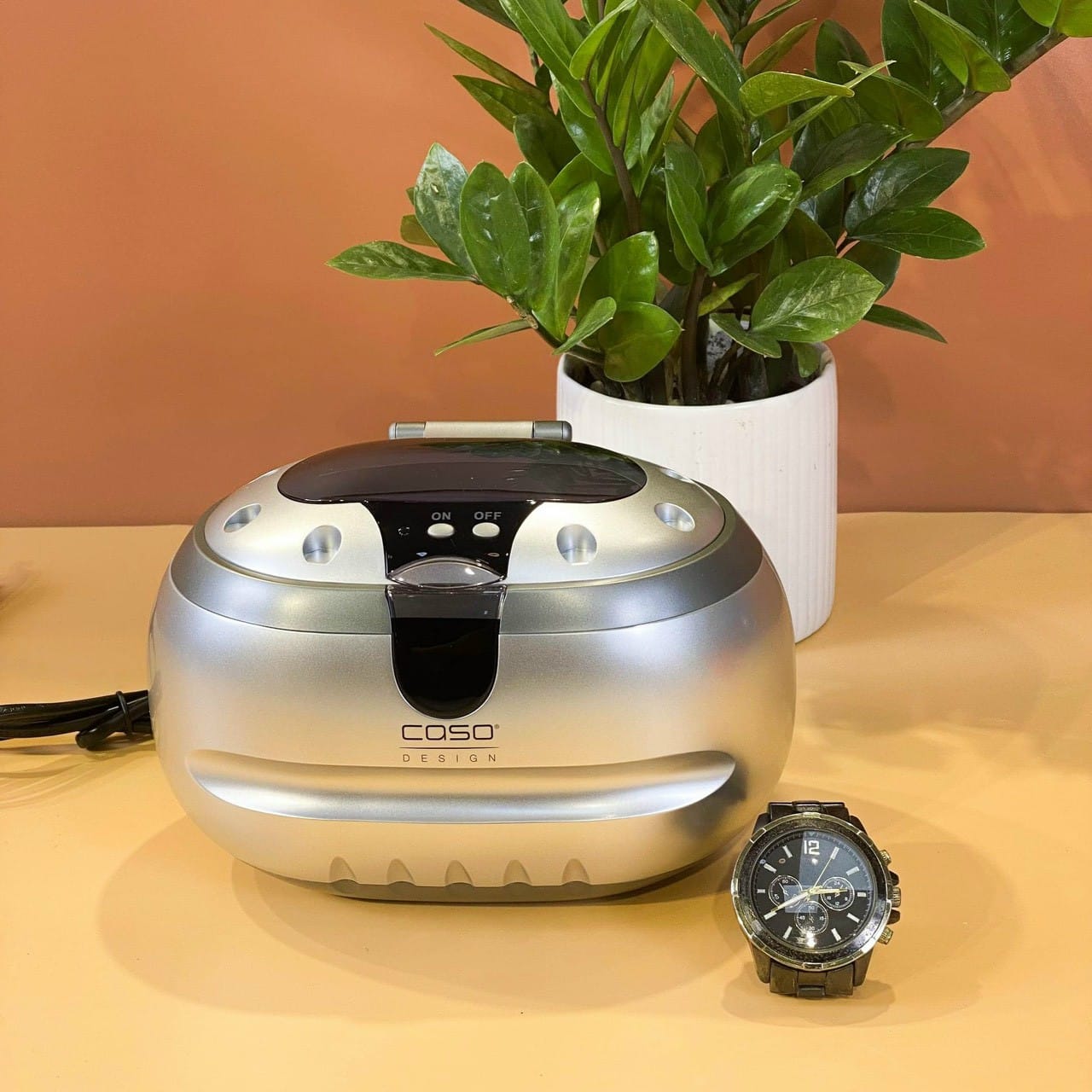 Phú bà đeo 6 chiếc nhẫn kim cương khi nấu ăn, chẳng ngại bẩn nhờ một món "bảo bối" - Ảnh 8. Phú bà đeo 6 chiếc nhẫn kim cương khi nấu ăn, chẳng ngại bẩn nhờ một món "bảo bối" - Ảnh 8.
