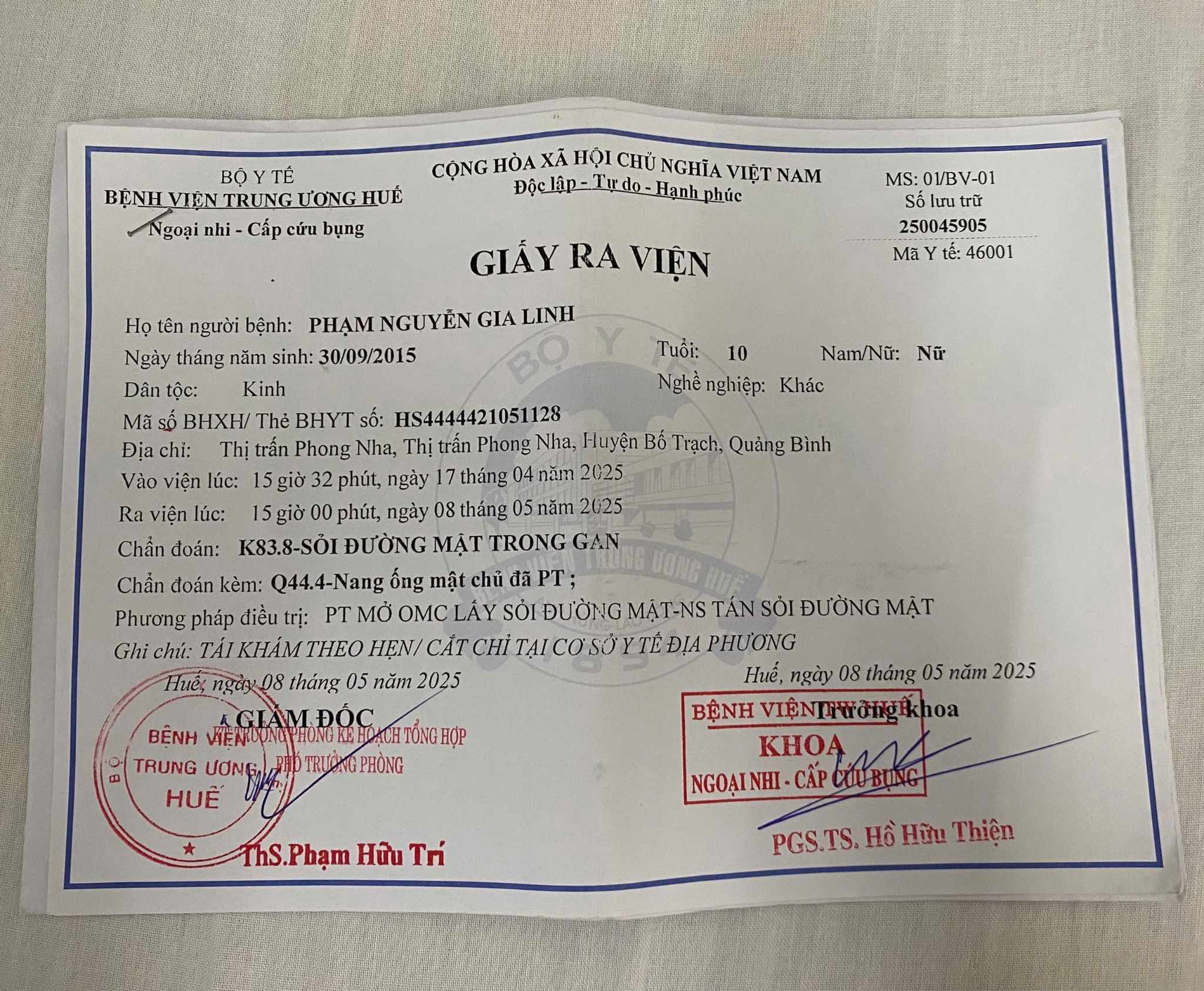 Ánh mắt cầu cứu của bé gái 10 tuổi phải trải qua 2 ca đại phẫu đau đớn vì bệnh quái ác- Ảnh 1. Ánh mắt cầu cứu của bé gái 10 tuổi phải trải qua 2 ca đại phẫu đau đớn vì bệnh quái ác- Ảnh 1.