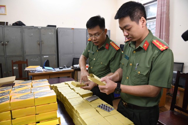 Đường dây đa cấp xuyên quốc gia bán thực phẩm chứa chất cấm: Giá nhập 30.000 đồng bán ra 1 triệu đồng/hộp, hàm lượng gấp gần 80 lần Bộ Y tế khuyến cáo - Ảnh 3. Đường dây đa cấp xuyên quốc gia bán thực phẩm chứa chất cấm: Giá nhập 30.000 đồng bán ra 1 triệu đồng/hộp, hàm lượng gấp gần 80 lần Bộ Y tế khuyến cáo - Ảnh 3.