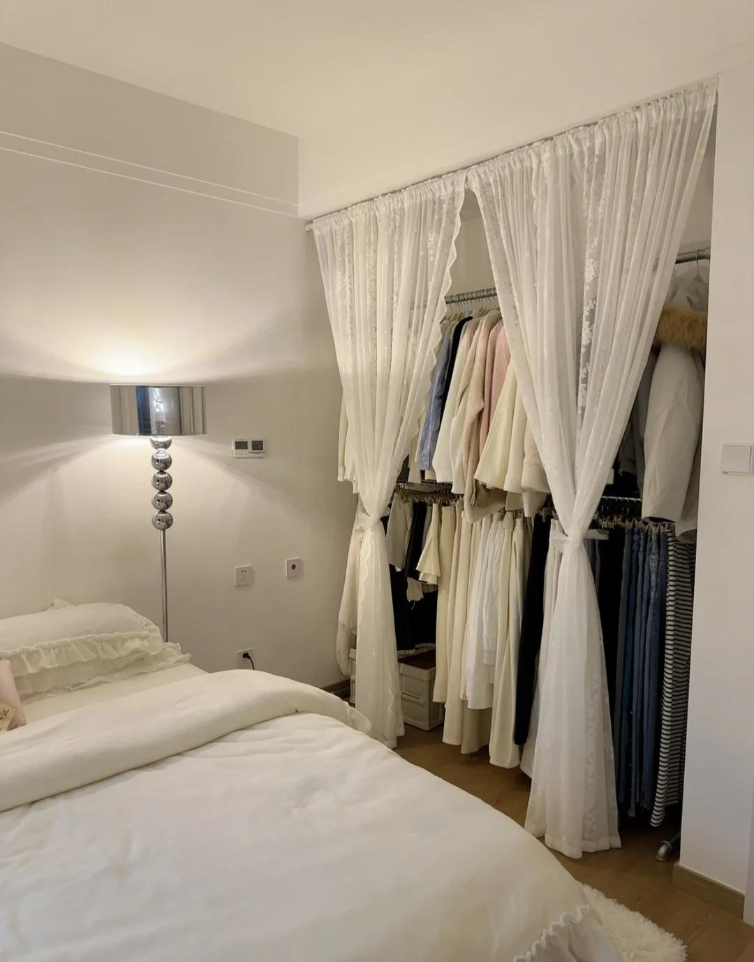 Tủ quần áo truyền thống dần biến mất khỏi phòng ngủ: Nhều người chuyển sang 3 cách này vì tiện hơn, đẹp hơn và rẻ một nửa - Ảnh 6. Tủ quần áo truyền thống dần biến mất khỏi phòng ngủ: Nhều người chuyển sang 3 cách này vì tiện hơn, đẹp hơn và rẻ một nửa - Ảnh 6.