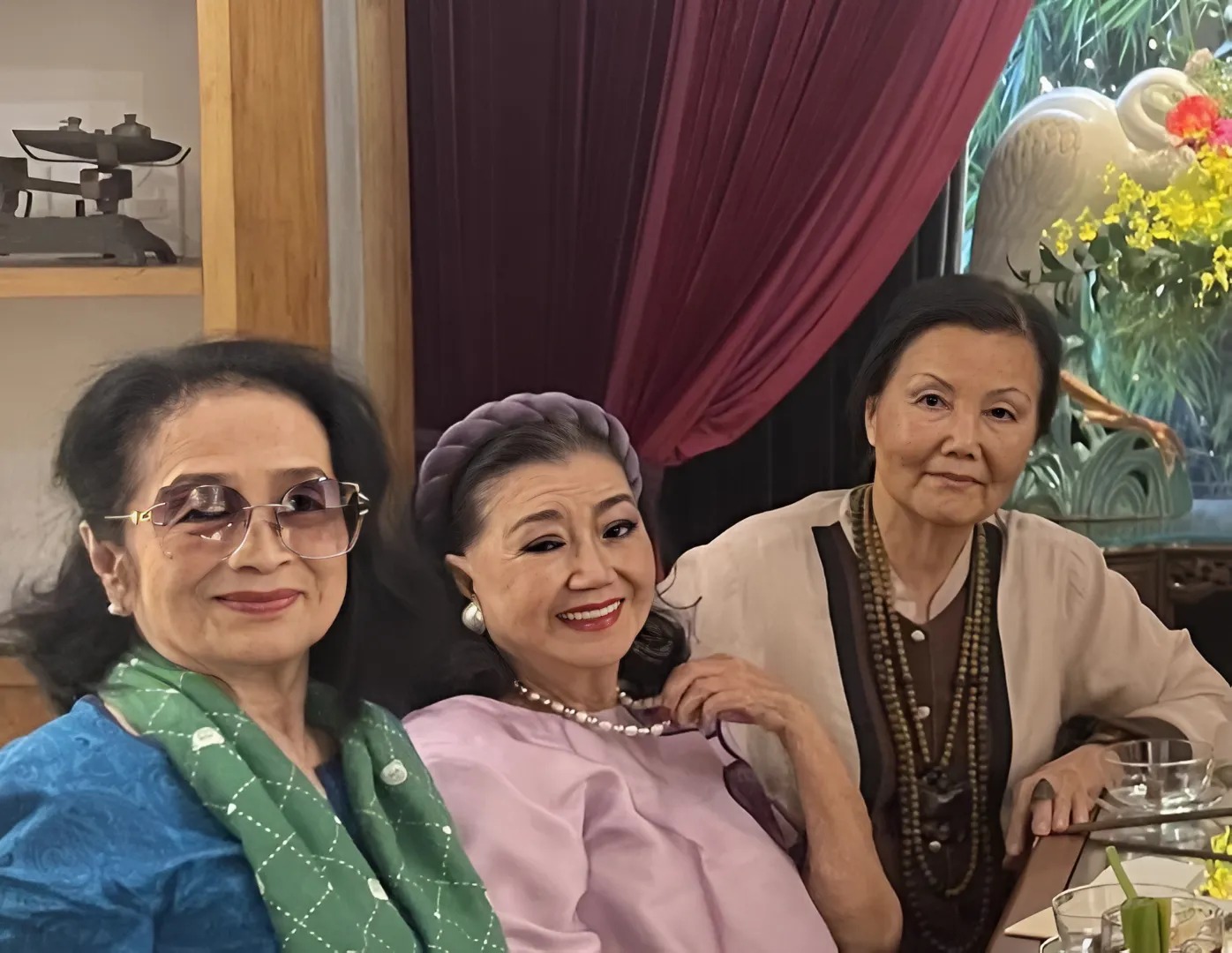 Cuộc sống đơn độc trong căn nhà ở Quận 3 của tuyệt sắc giai nhân có "đôi mắt đẹp nhất Việt Nam" - Ảnh 7. Cuộc sống đơn độc trong căn nhà ở Quận 3 của tuyệt sắc giai nhân có "đôi mắt đẹp nhất Việt Nam" - Ảnh 7.