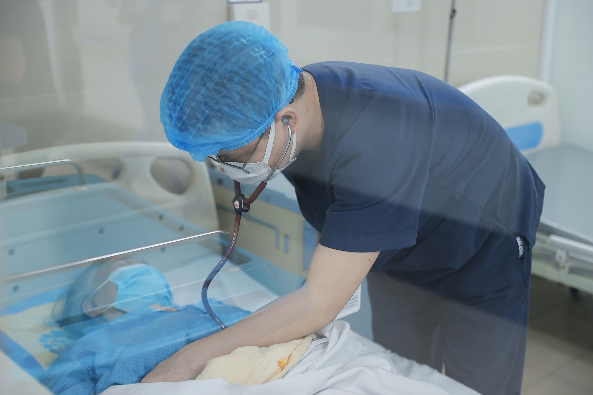Nhiều trẻ nhập viện vì COVID-19 ở Hà Nội, các viện sẵn sàng ứng phó dịch - Ảnh 6. Nhiều trẻ nhập viện vì COVID-19 ở Hà Nội, các viện sẵn sàng ứng phó dịch - Ảnh 6.