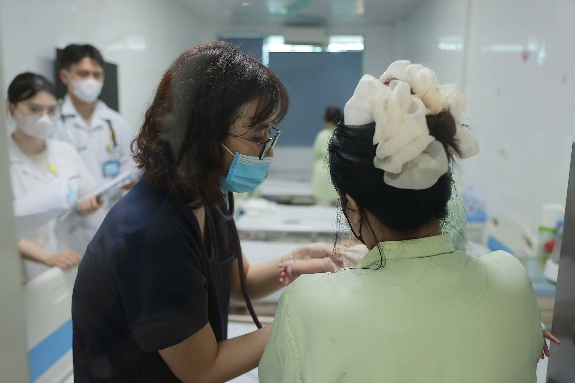 Nhiều trẻ nhập viện vì COVID-19 ở Hà Nội, các viện sẵn sàng ứng phó dịch - Ảnh 7. Nhiều trẻ nhập viện vì COVID-19 ở Hà Nội, các viện sẵn sàng ứng phó dịch - Ảnh 7.