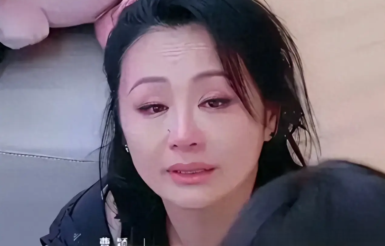 Nữ thần tuổi thơ phát hiện mắc ung thư, khóc thút thít trên sóng livestream vì 1 lí do - Ảnh 1. Nữ thần tuổi thơ phát hiện mắc ung thư, khóc thút thít trên sóng livestream vì 1 lí do - Ảnh 1.