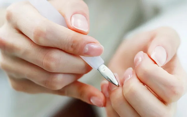 Tác hại khi sơn móng tay thường xuyên: Những nguy cơ bạn không ngờ tới - Ảnh 1. Tác hại khi sơn móng tay thường xuyên: Những nguy cơ bạn không ngờ tới - Ảnh 1.
