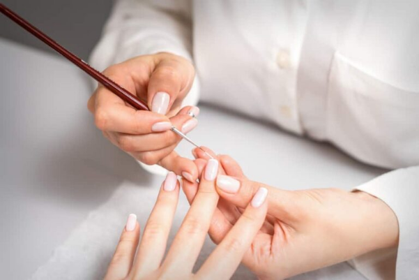 Tác hại khi sơn móng tay thường xuyên: Những nguy cơ bạn không ngờ tới - Ảnh 2. Tác hại khi sơn móng tay thường xuyên: Những nguy cơ bạn không ngờ tới - Ảnh 2.