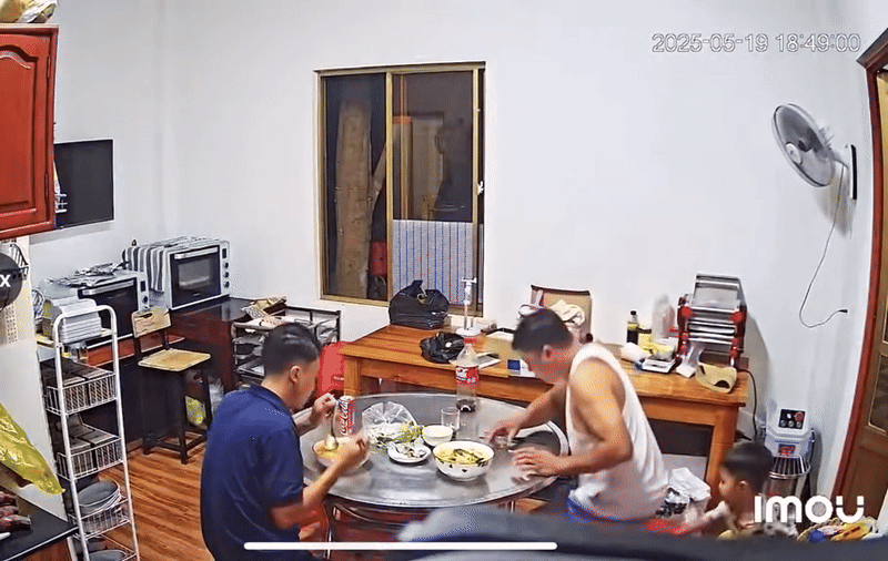 Đến hẹn lại lên, dân tình lại được dịp giải trí với những pha tấu hài cực mạnh khi Đến hẹn lại lên, dân tình lại được dịp giải trí với những pha tấu hài cực mạnh khi