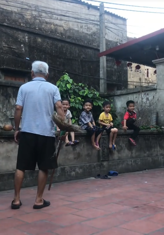 Đến hẹn lại lên, dân tình lại được dịp giải trí với những pha tấu hài cực mạnh khi Đến hẹn lại lên, dân tình lại được dịp giải trí với những pha tấu hài cực mạnh khi