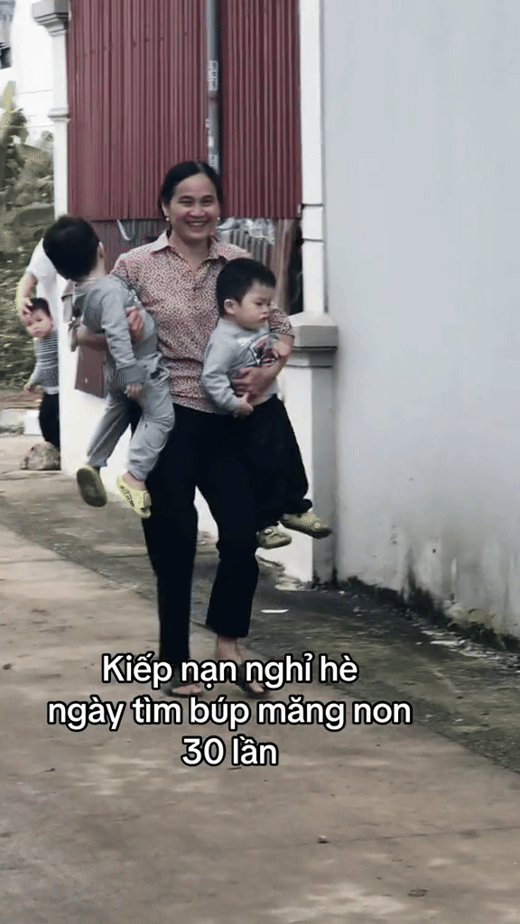 Đến hẹn lại lên, dân tình lại được dịp giải trí với những pha tấu hài cực mạnh khi Đến hẹn lại lên, dân tình lại được dịp giải trí với những pha tấu hài cực mạnh khi