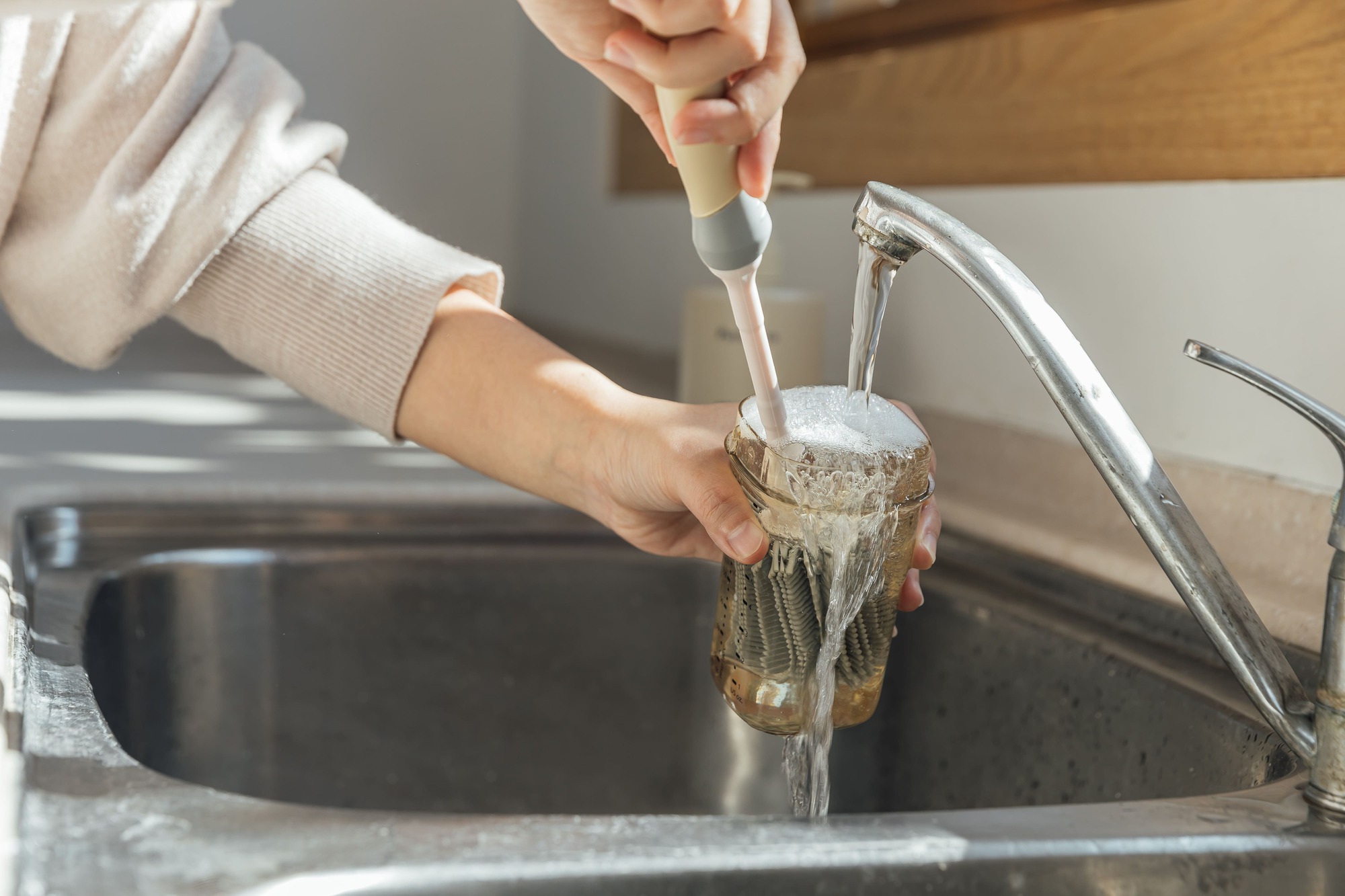 Con gái bị ngộ độc và cơn ác mộng đến từ việc rửa bình sữa: Tôi chỉ muốn đập nát hết tất cả bình sữa trong nhà- Ảnh 1. Con gái bị ngộ độc và cơn ác mộng đến từ việc rửa bình sữa: Tôi chỉ muốn đập nát hết tất cả bình sữa trong nhà- Ảnh 1.