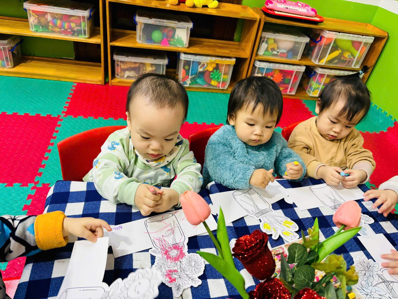 Có nên cho con đi trẻ sớm? Độ tuổi là nào phù hợp nhất để cho con đi trẻ?- Ảnh 3. Có nên cho con đi trẻ sớm? Độ tuổi là nào phù hợp nhất để cho con đi trẻ?- Ảnh 3.