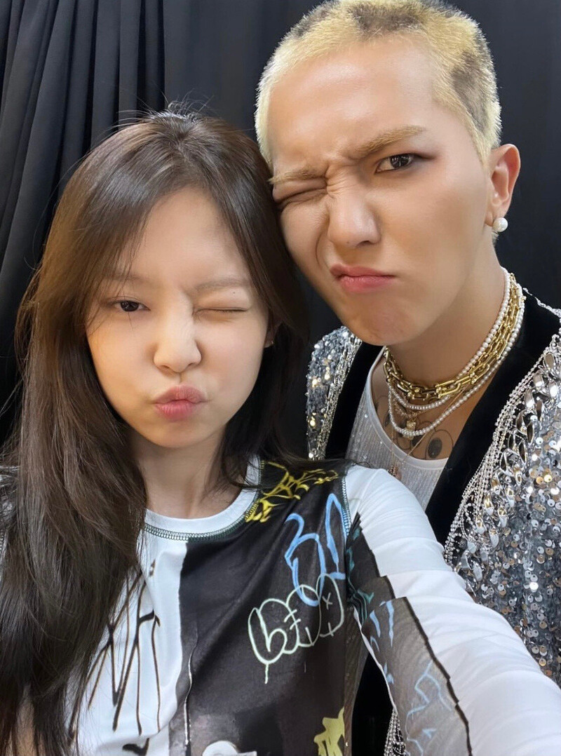 211119-jennie-sns-update-with-mino-documents-1-17479926769672097440888-1748056184548-17480561846691298702493.jpeg
