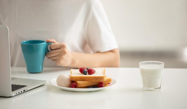 Sốc khi lấy ra 95 viên sỏi từ cơ thể người phụ nữ 40 tuổi, bác sĩ nhắc "bỏ ngay kiểu ăn ngủ này đi" - Ảnh 4. Sốc khi lấy ra 95 viên sỏi từ cơ thể người phụ nữ 40 tuổi, bác sĩ nhắc "bỏ ngay kiểu ăn ngủ này đi" - Ảnh 4.