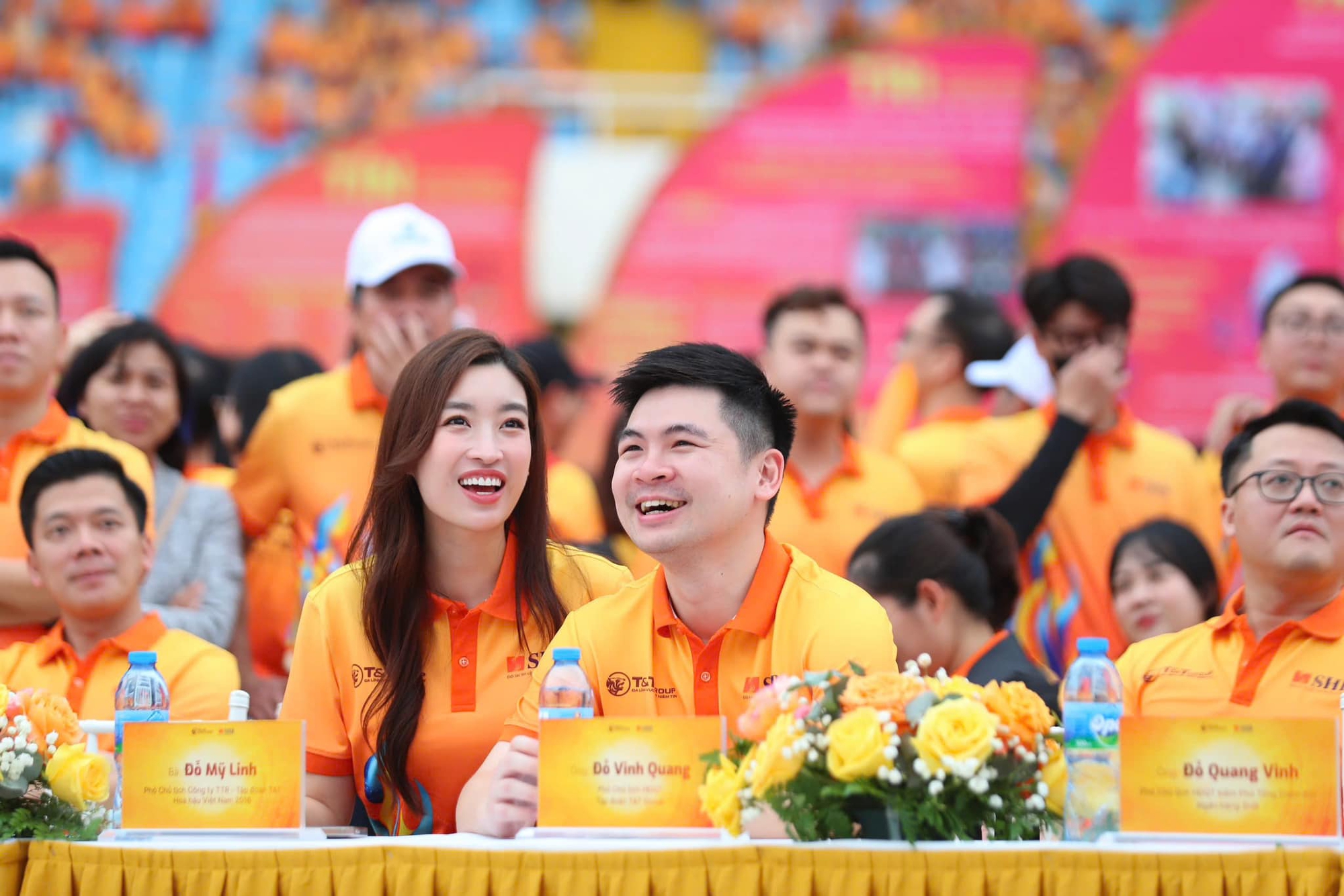 2 thiếu gia nhà bầu Hiển: Anh làm 2 thiếu gia nhà bầu Hiển: Anh làm