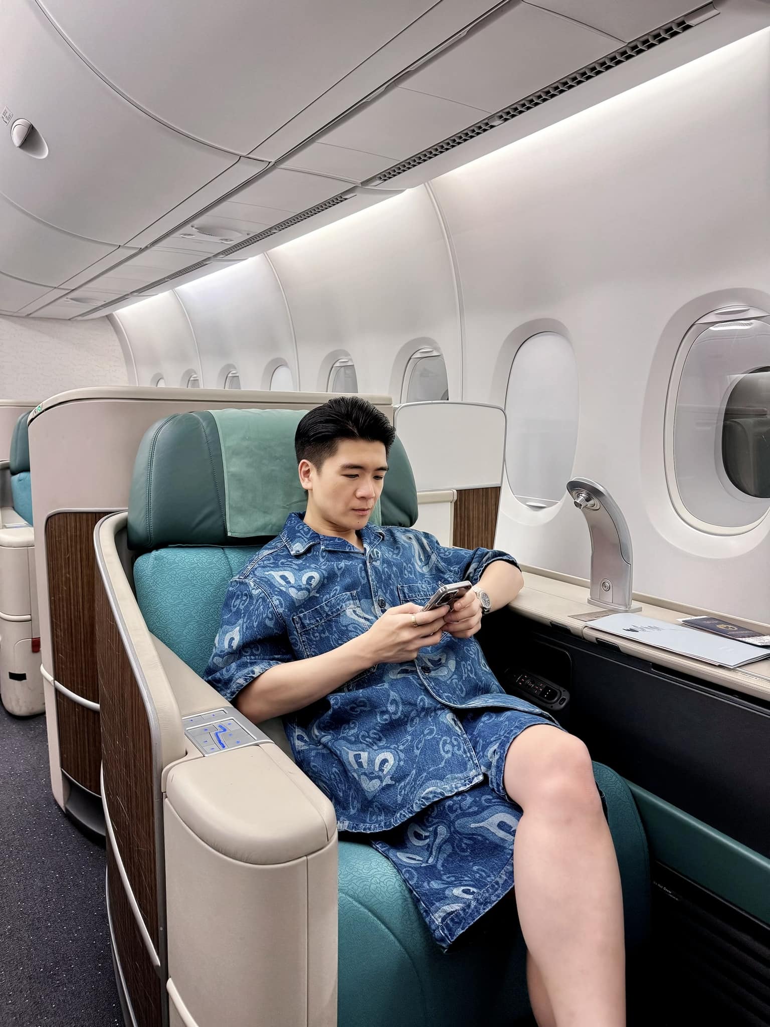 2 thiếu gia nhà bầu Hiển: Anh làm 2 thiếu gia nhà bầu Hiển: Anh làm