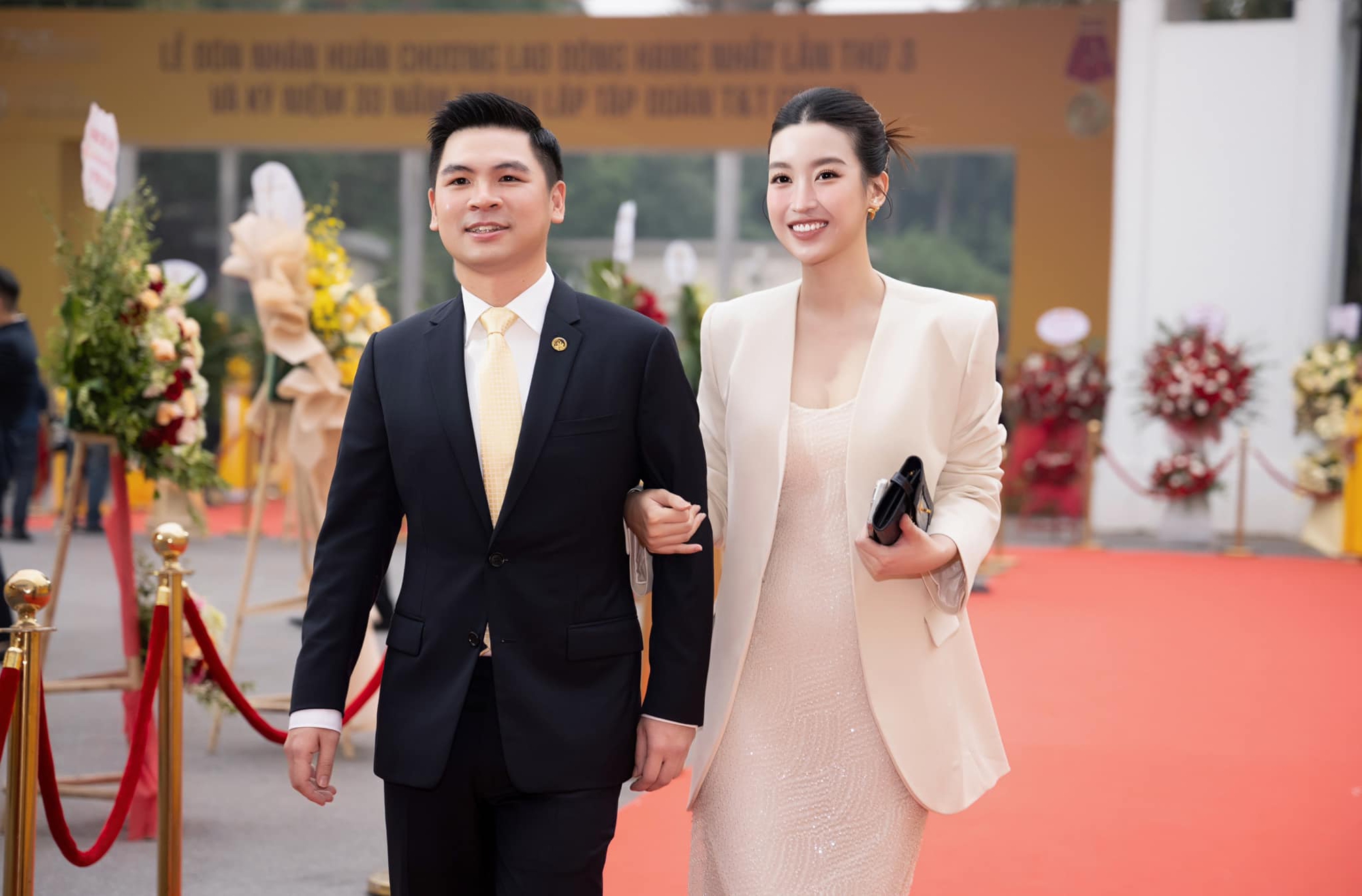 2 thiếu gia nhà bầu Hiển: Anh làm 2 thiếu gia nhà bầu Hiển: Anh làm