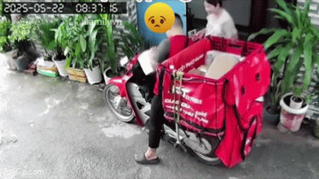 9uzikg-1748054463749-17480544688651104510348.gif