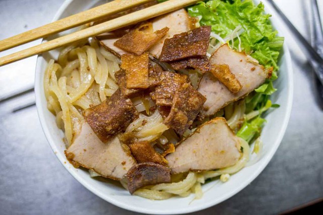 Khách Tây thốt lên: Nếu bạn đến Hội An, nhất định phải thử món đặc sản nổi tiếng bậc nhất này - Ảnh 4. Khách Tây thốt lên: Nếu bạn đến Hội An, nhất định phải thử món đặc sản nổi tiếng bậc nhất này - Ảnh 4.