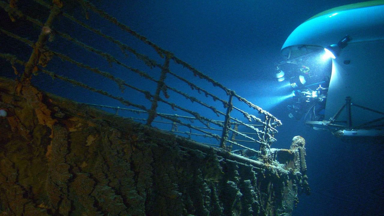 Vì sao xác tàu Titanic chứa đầy quần áo và giày của hành khách xấu số, nhưng tuyệt nhiên không tìm thấy xương người? - Ảnh 1. Vì sao xác tàu Titanic chứa đầy quần áo và giày của hành khách xấu số, nhưng tuyệt nhiên không tìm thấy xương người? - Ảnh 1.