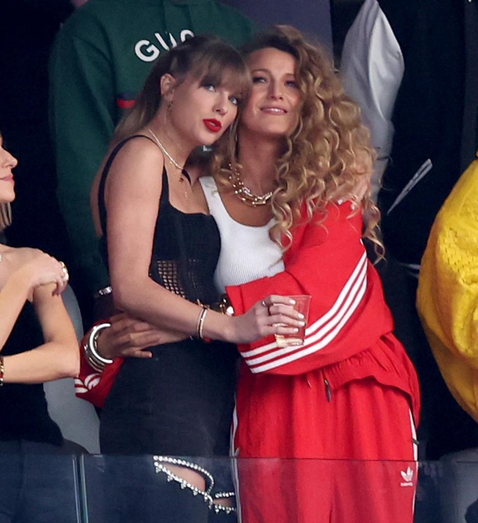Bị "chị em nối khố" Blake Lively lợi dụng ké fame, Taylor Swift và bạn trai quyết định "cạch mặt"? - Ảnh 1. Bị "chị em nối khố" Blake Lively lợi dụng ké fame, Taylor Swift và bạn trai quyết định "cạch mặt"? - Ảnh 1.
