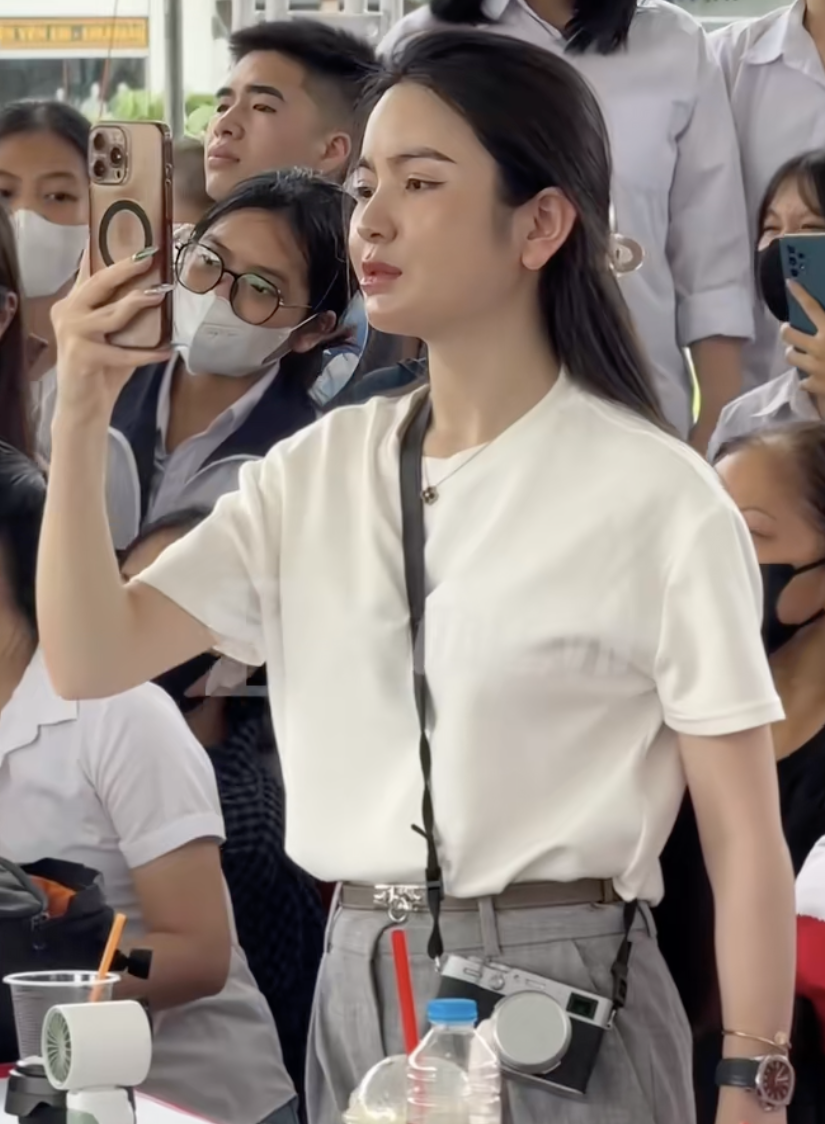 Cam thường bóc trần nhan sắc thật của Chu Thanh Huyền, khác xa ảnh tự đăng?- Ảnh 2. Cam thường bóc trần nhan sắc thật của Chu Thanh Huyền, khác xa ảnh tự đăng?- Ảnh 2.