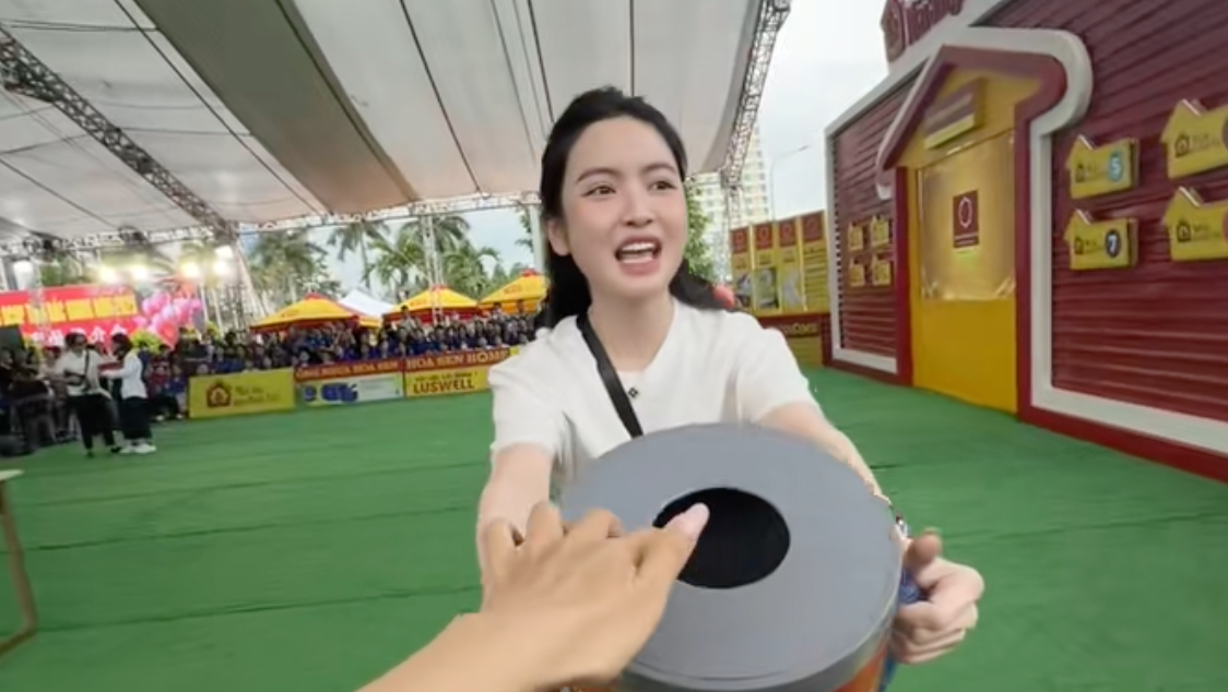 Cam thường bóc trần nhan sắc thật của Chu Thanh Huyền, khác xa ảnh tự đăng?- Ảnh 3. Cam thường bóc trần nhan sắc thật của Chu Thanh Huyền, khác xa ảnh tự đăng?- Ảnh 3.