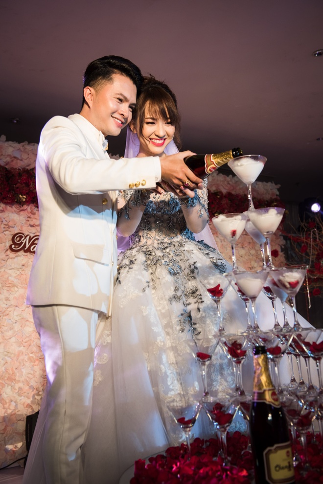 Sao nam Vbiz kết hôn bí mật với bạn gái ngoài ngành, đáp trả căng đét tin đồn lấy vợ để che đậy giới tính- Ảnh 2. Sao nam Vbiz kết hôn bí mật với bạn gái ngoài ngành, đáp trả căng đét tin đồn lấy vợ để che đậy giới tính- Ảnh 2.