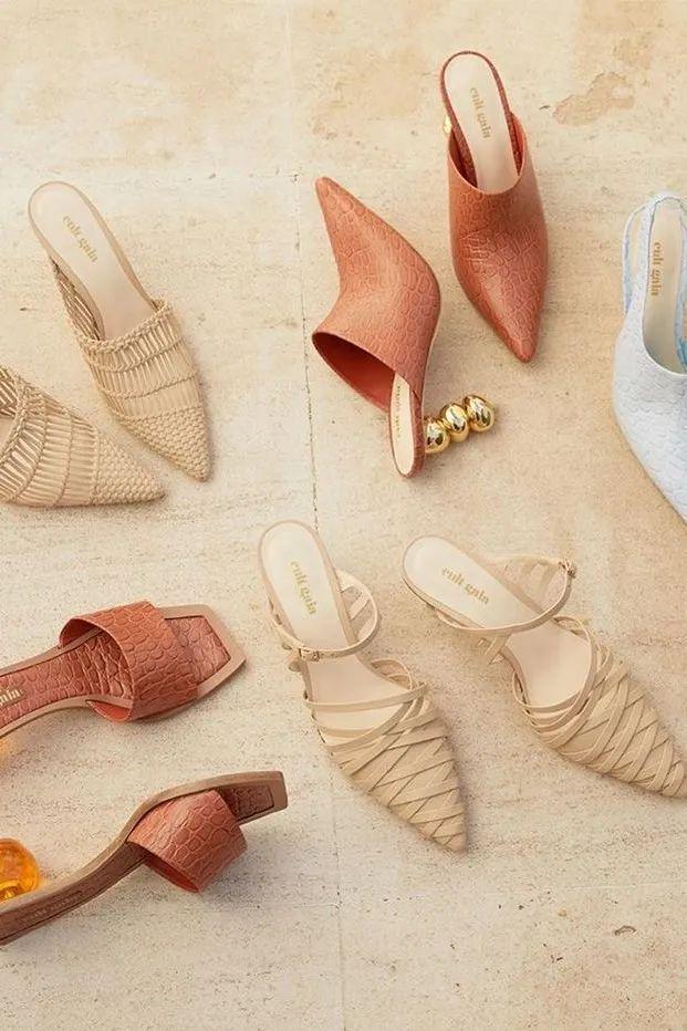 4 kiểu dép hot nhất hè 2025: Diện cùng váy xinh hết nấc, vừa mát vừa sang ngút trời!- Ảnh 1. 4 kiểu dép hot nhất hè 2025: Diện cùng váy xinh hết nấc, vừa mát vừa sang ngút trời!- Ảnh 1.