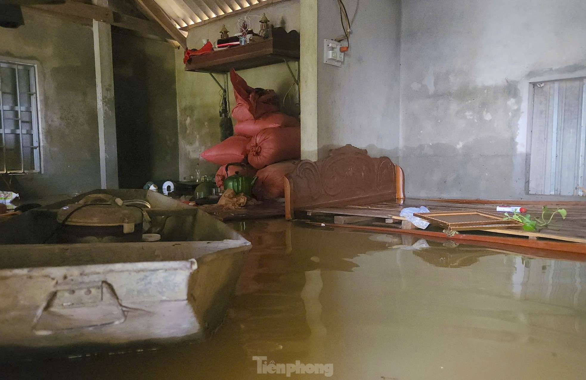 Toàn cảnh trận lũ bất thường ở Hà Tĩnh - Ảnh 13. Toàn cảnh trận lũ bất thường ở Hà Tĩnh - Ảnh 13.