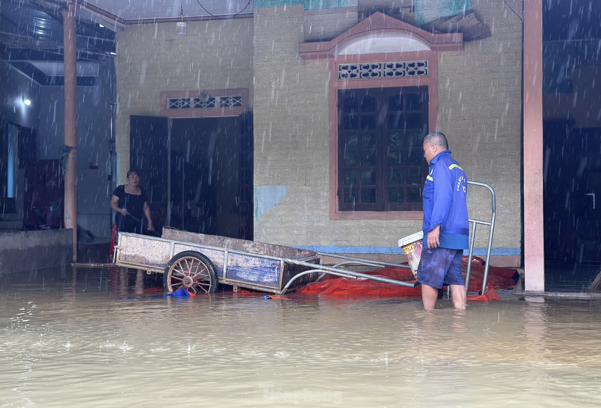Toàn cảnh trận lũ bất thường ở Hà Tĩnh - Ảnh 6. Toàn cảnh trận lũ bất thường ở Hà Tĩnh - Ảnh 6.