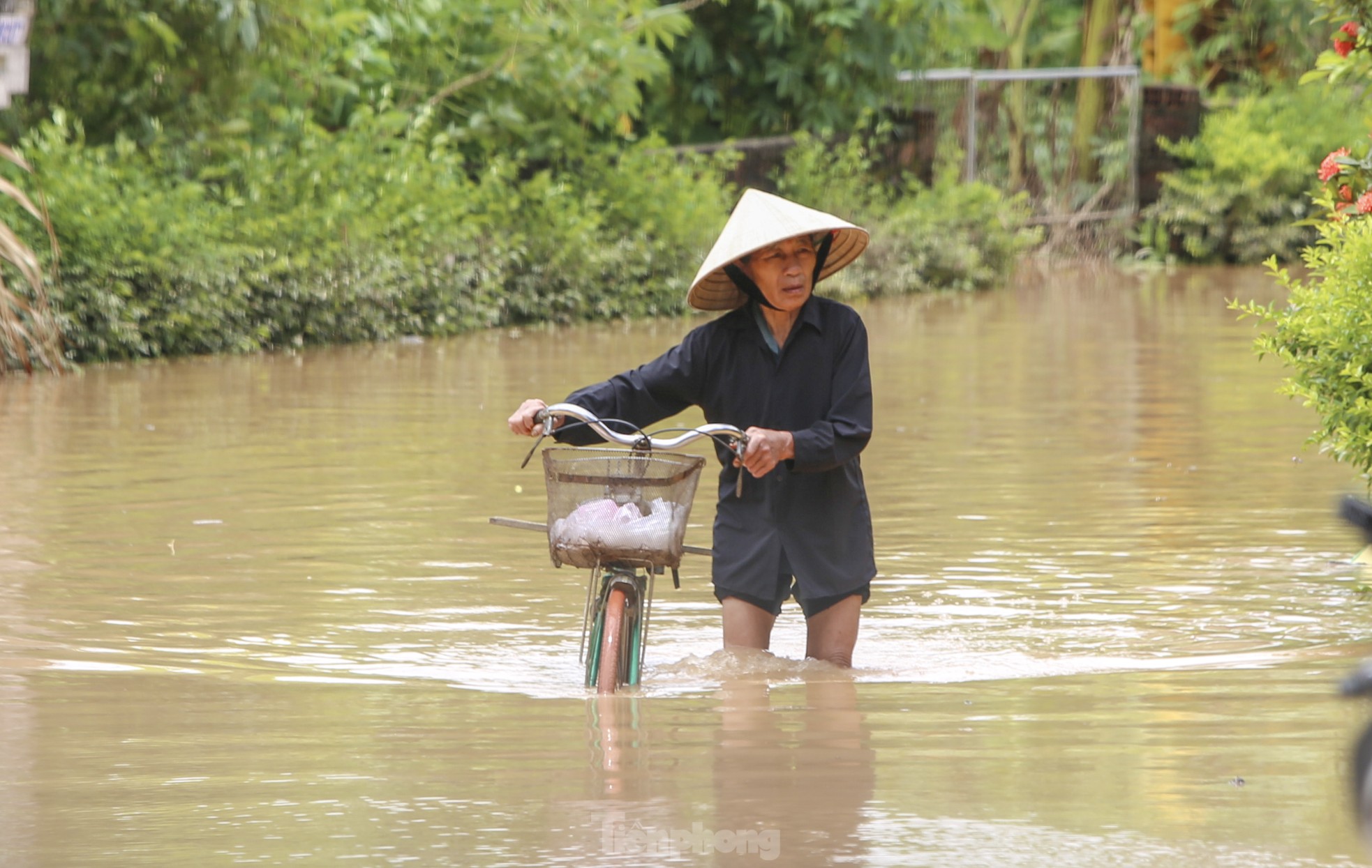 Toàn cảnh trận lũ bất thường ở Hà Tĩnh - Ảnh 20. Toàn cảnh trận lũ bất thường ở Hà Tĩnh - Ảnh 20.