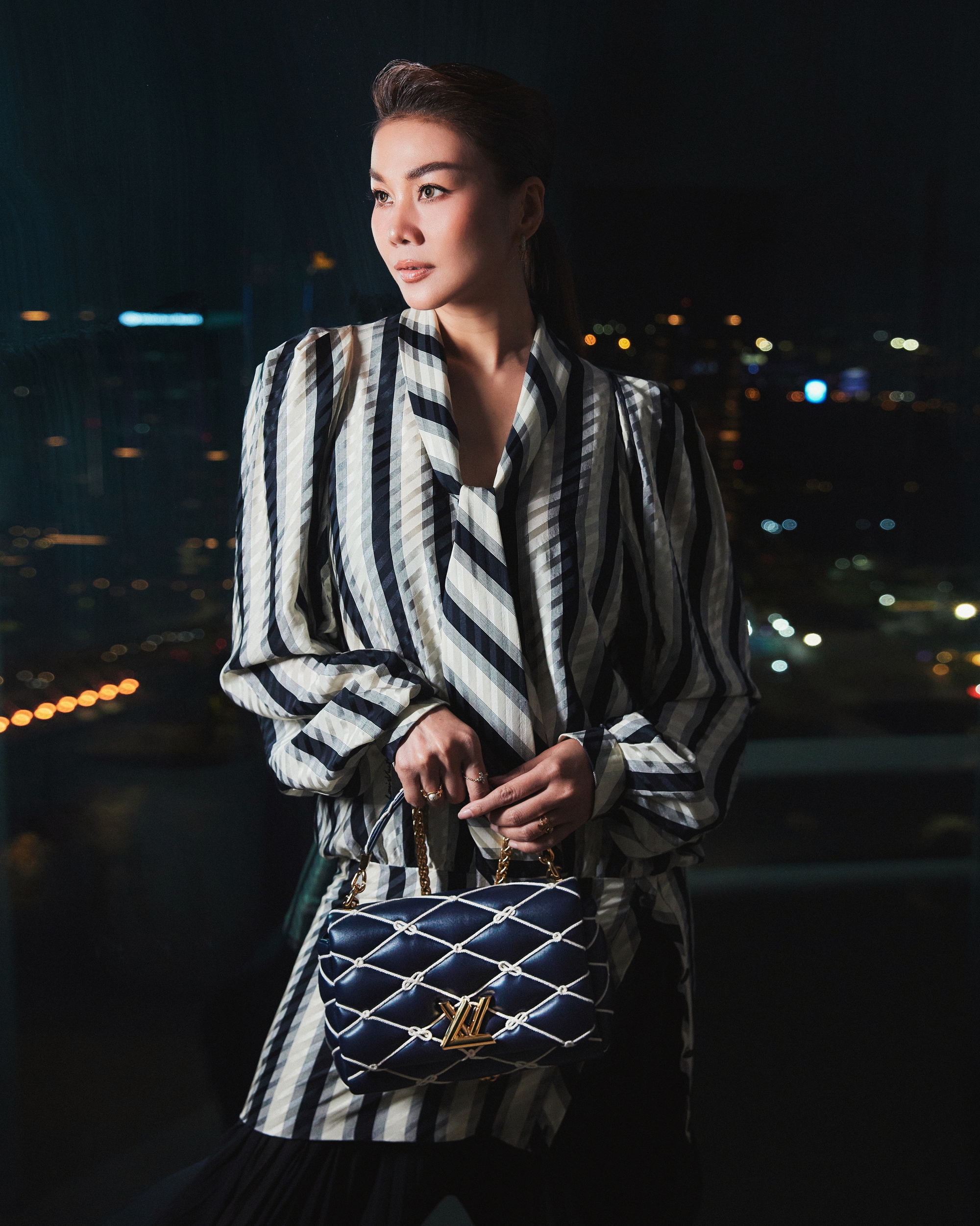 Cận cảnh outfit 285 triệu đồng của Thanh Hằng - Ảnh 4. Cận cảnh outfit 285 triệu đồng của Thanh Hằng - Ảnh 4.