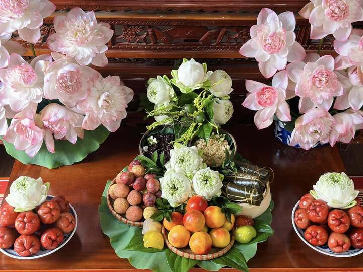 Chị em đua nhau khoe mâm cúng Tết Đoan ngọ đẹp và công phu - Ảnh 5. Chị em đua nhau khoe mâm cúng Tết Đoan ngọ đẹp và công phu - Ảnh 5.