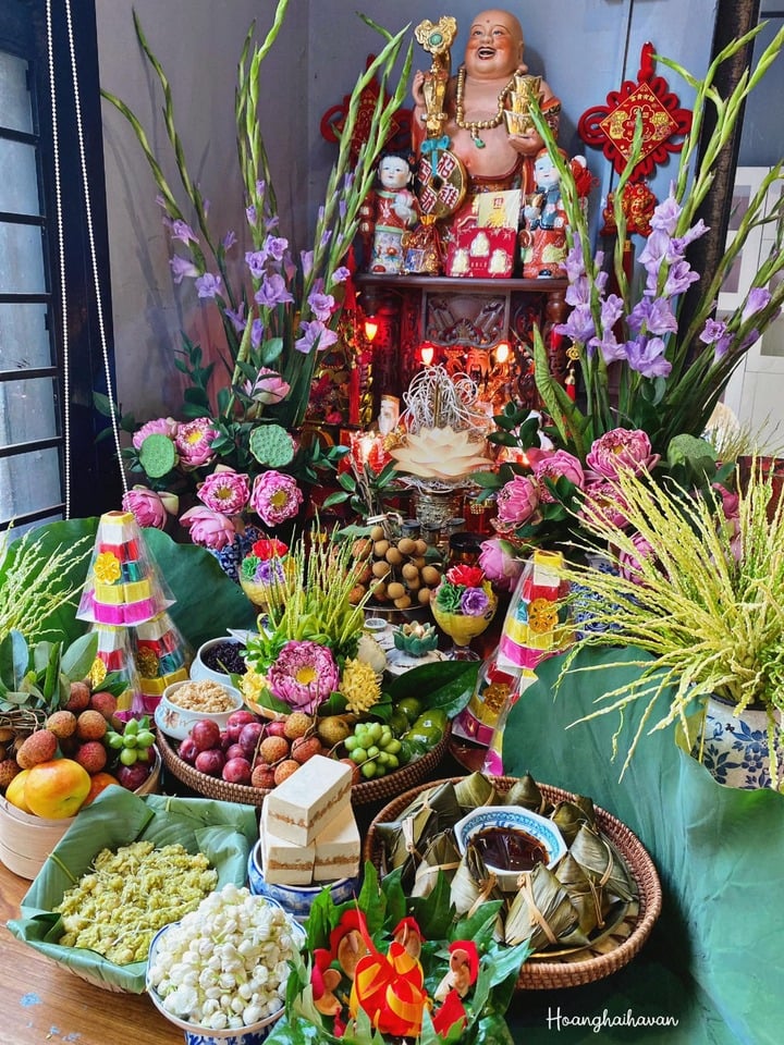 Chị em đua nhau khoe mâm cúng Tết Đoan ngọ đẹp và công phu - Ảnh 6. Chị em đua nhau khoe mâm cúng Tết Đoan ngọ đẹp và công phu - Ảnh 6.