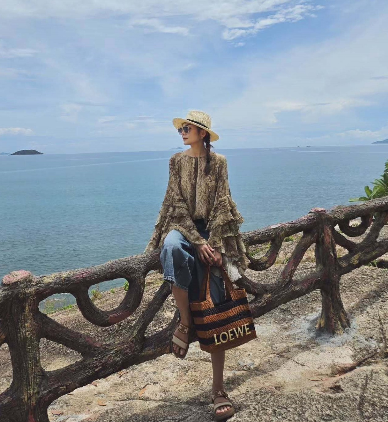 Phạm Thanh Hằng gợi ý 10 công thức trang phục đi du lịch tuyệt đẹp dành cho phụ nữ trên 40 tuổi - Ảnh 4. Phạm Thanh Hằng gợi ý 10 công thức trang phục đi du lịch tuyệt đẹp dành cho phụ nữ trên 40 tuổi - Ảnh 4.