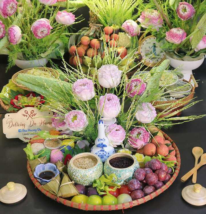 Chị em đua nhau khoe mâm cúng Tết Đoan ngọ đẹp và công phu - Ảnh 1. Chị em đua nhau khoe mâm cúng Tết Đoan ngọ đẹp và công phu - Ảnh 1.