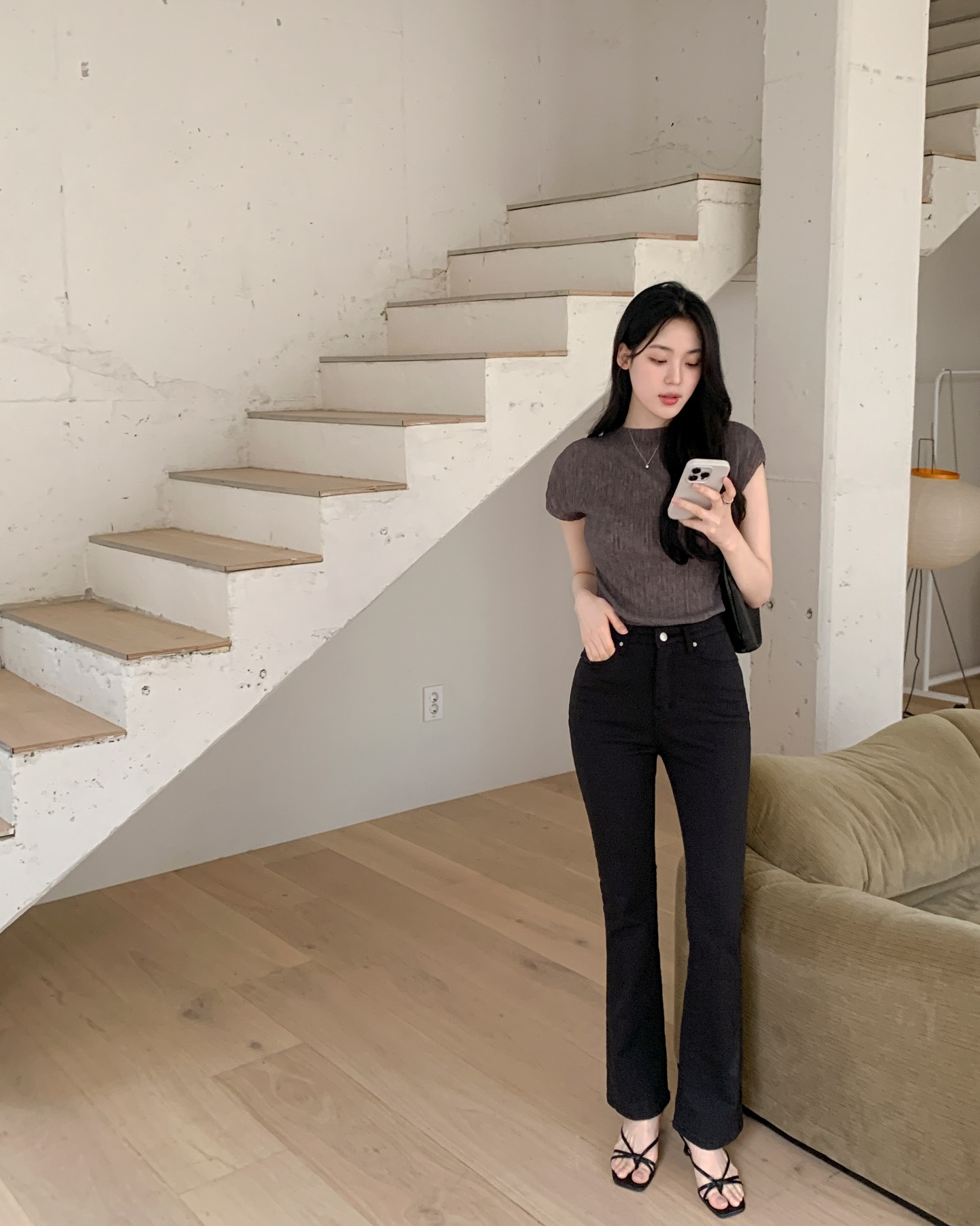 Mặc quần dài theo 10 cách tối giản: Hóa ra không cần cầu kỳ, tốn công vẫn có thể đẹp và sang đến thế - Ảnh 3. Mặc quần dài theo 10 cách tối giản: Hóa ra không cần cầu kỳ, tốn công vẫn có thể đẹp và sang đến thế - Ảnh 3.