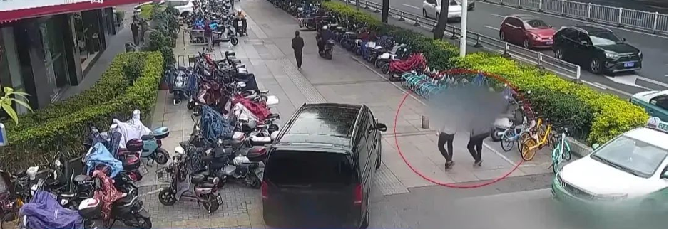 2 thanh niên đến ngân hàng rút 720 triệu đồng, nhân viên phát hiện tài khoản đã 3 năm không hoạt động, gọi cảnh sát vào cuộc điều tra - Ảnh 2. 2 thanh niên đến ngân hàng rút 720 triệu đồng, nhân viên phát hiện tài khoản đã 3 năm không hoạt động, gọi cảnh sát vào cuộc điều tra - Ảnh 2.