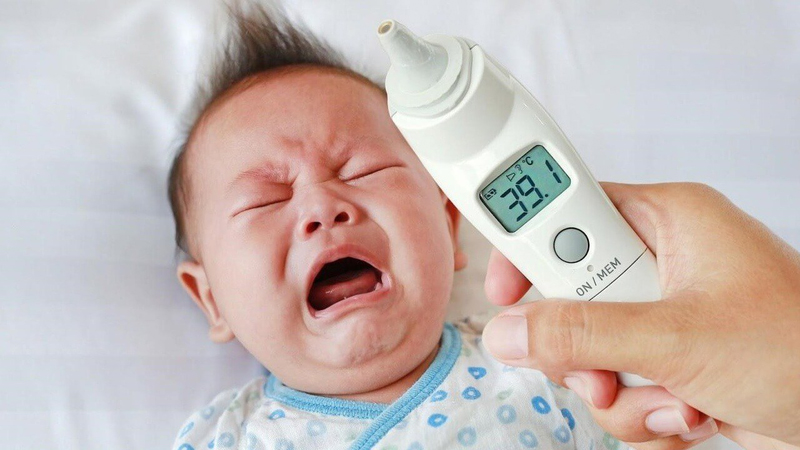 Trẻ 4 tháng tuổi bị Covid-19 khiến cha mẹ hoang mang mất ăn mất ngủ: Chăm sóc thế nào mới nhanh khỏi?- Ảnh 2. Trẻ 4 tháng tuổi bị Covid-19 khiến cha mẹ hoang mang mất ăn mất ngủ: Chăm sóc thế nào mới nhanh khỏi?- Ảnh 2.