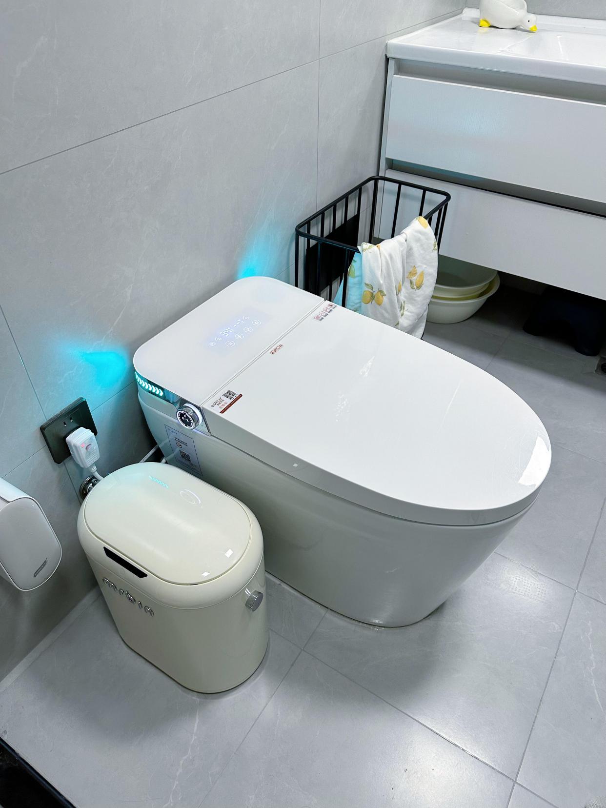 Xả bồn cầu đừng bao giờ làm 5 điều này: Nhiều người  vẫn làm sai- Ảnh 2. Xả bồn cầu đừng bao giờ làm 5 điều này: Nhiều người  vẫn làm sai- Ảnh 2.