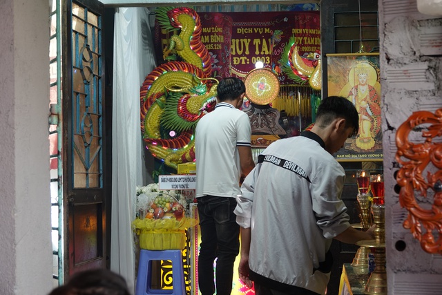 Tang lễ đẫm nước mắt của bé gái 11 tuổi bị nước cuốn trôi sau mưa lớn: “Ông trời không lấy của anh cái gì, lại lấy của anh đứa con…" - Ảnh 3. Tang lễ đẫm nước mắt của bé gái 11 tuổi bị nước cuốn trôi sau mưa lớn: “Ông trời không lấy của anh cái gì, lại lấy của anh đứa con…" - Ảnh 3.