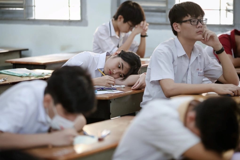 Tỷ lệ ‘chọi' vào lớp 10 nghẹt thở: 'Nằm mơ em cũng nghĩ đến đề thi, điểm thấp' - Ảnh 1. Tỷ lệ ‘chọi' vào lớp 10 nghẹt thở: 'Nằm mơ em cũng nghĩ đến đề thi, điểm thấp' - Ảnh 1.