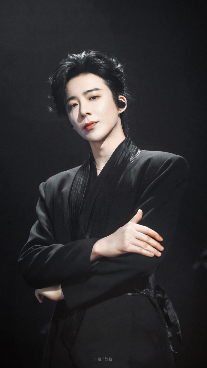 ‘Mỹ nam bị chê xấu’ Lưu Vũ Ninh bứt phá trong Khom lưng - Ảnh 1. ‘Mỹ nam bị chê xấu’ Lưu Vũ Ninh bứt phá trong Khom lưng - Ảnh 1.